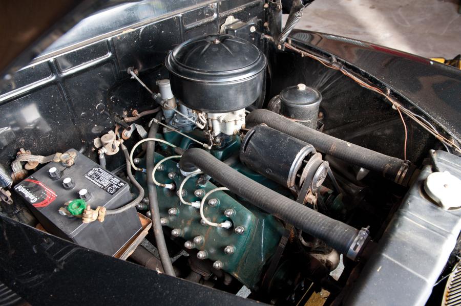  Ford Super DeLuxe Business Coupe 1941 года  (фото 2 из 37)